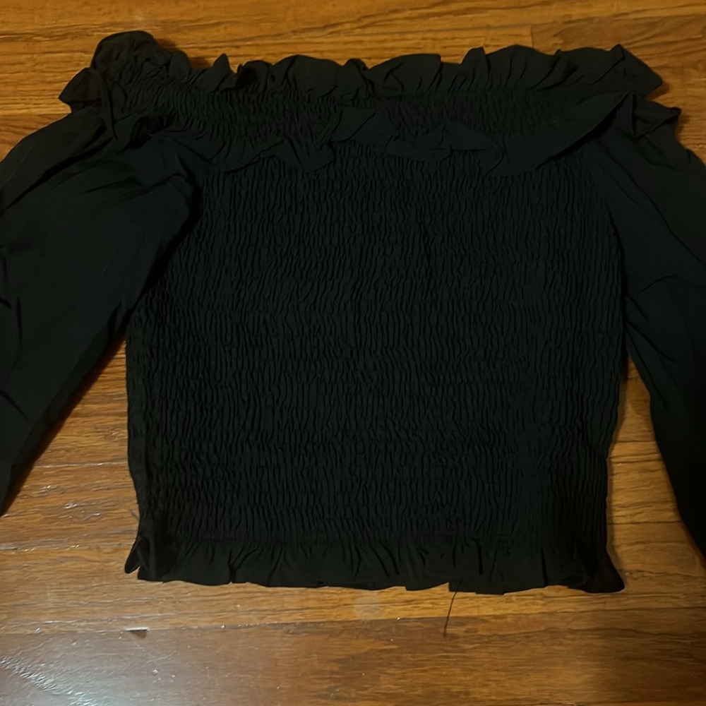 Off Shoulder Blouse - Picture 2 of 4